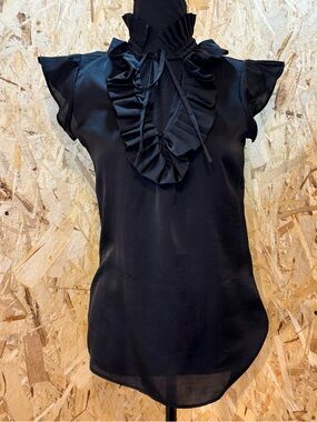 Club Monaco Black Flattering Ruffle Blouse – Sleeveless V-Neck Top – Size M